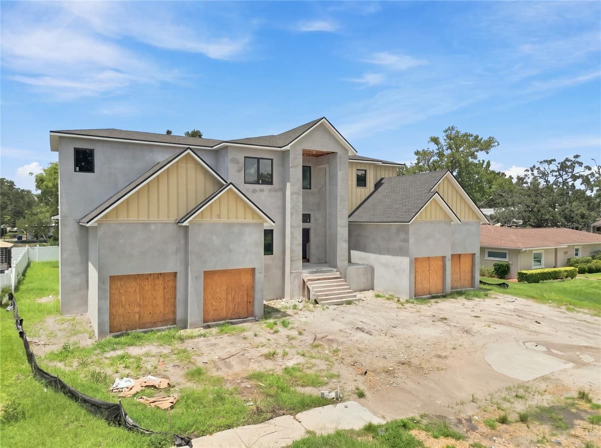 207 GARDENIA AVENUE — photo 5 of 52