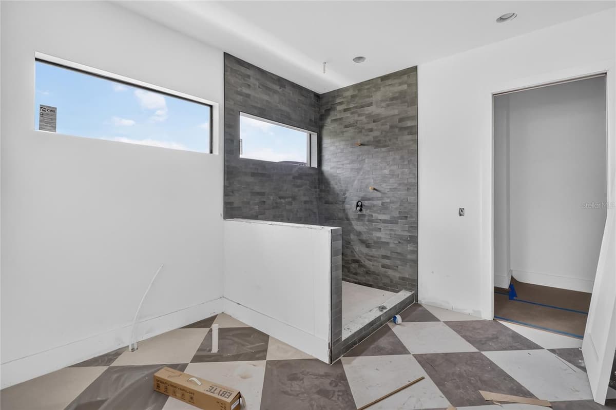 207 GARDENIA AVENUE — photo 36 of 52