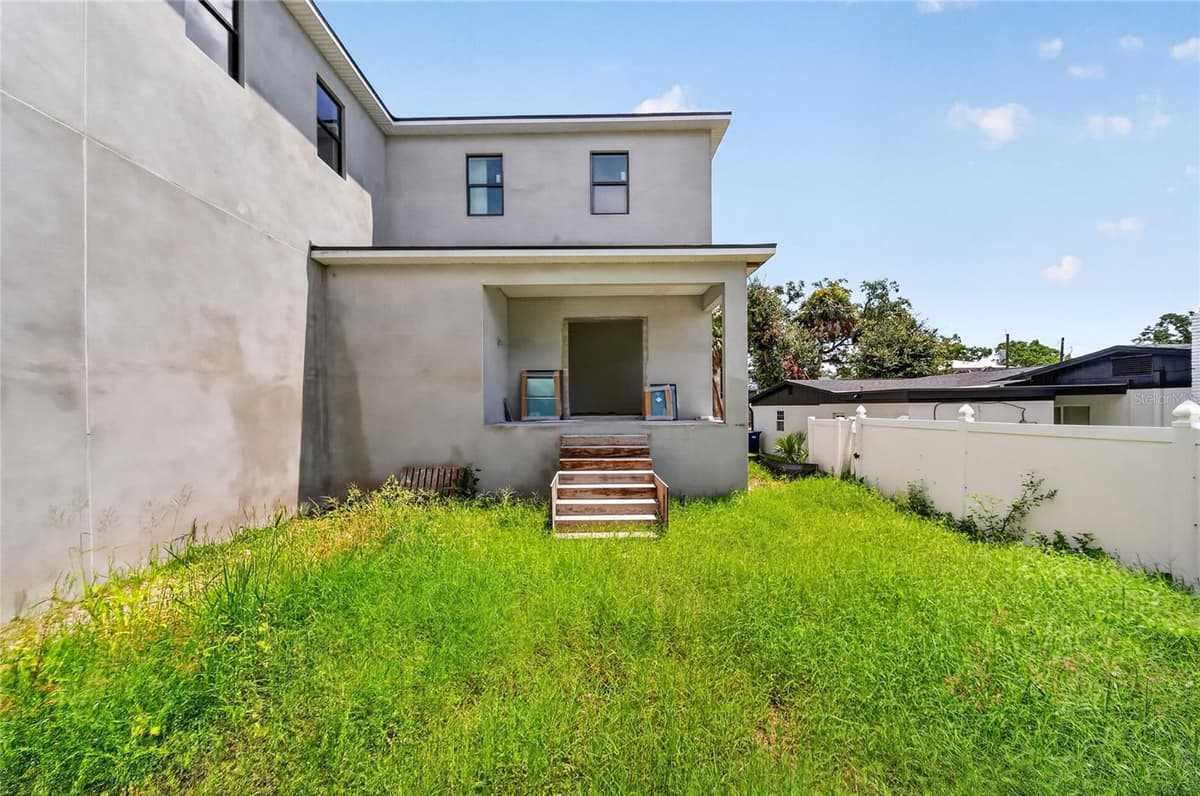 207 GARDENIA AVENUE — photo 48 of 52