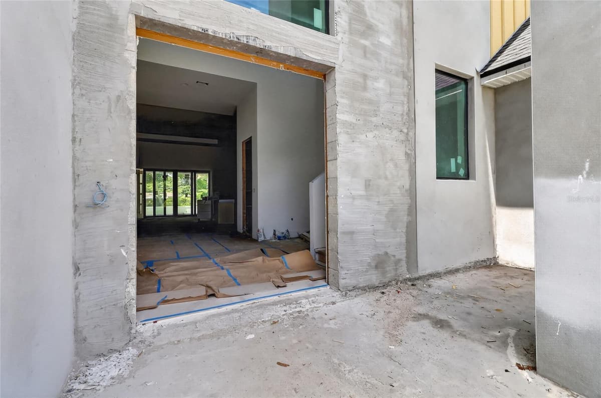 207 GARDENIA AVENUE — photo 15 of 52