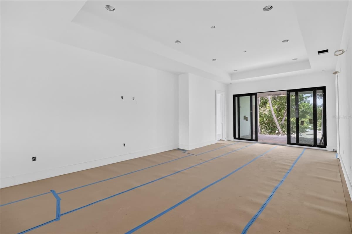 207 GARDENIA AVENUE — photo 28 of 52