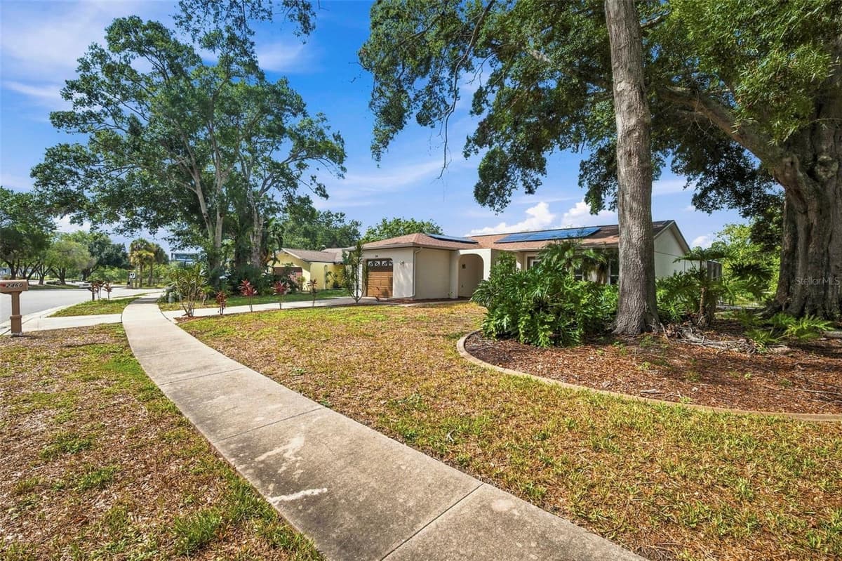 2460 BEACON GROVES BOULEVARD — photo 4 of 66