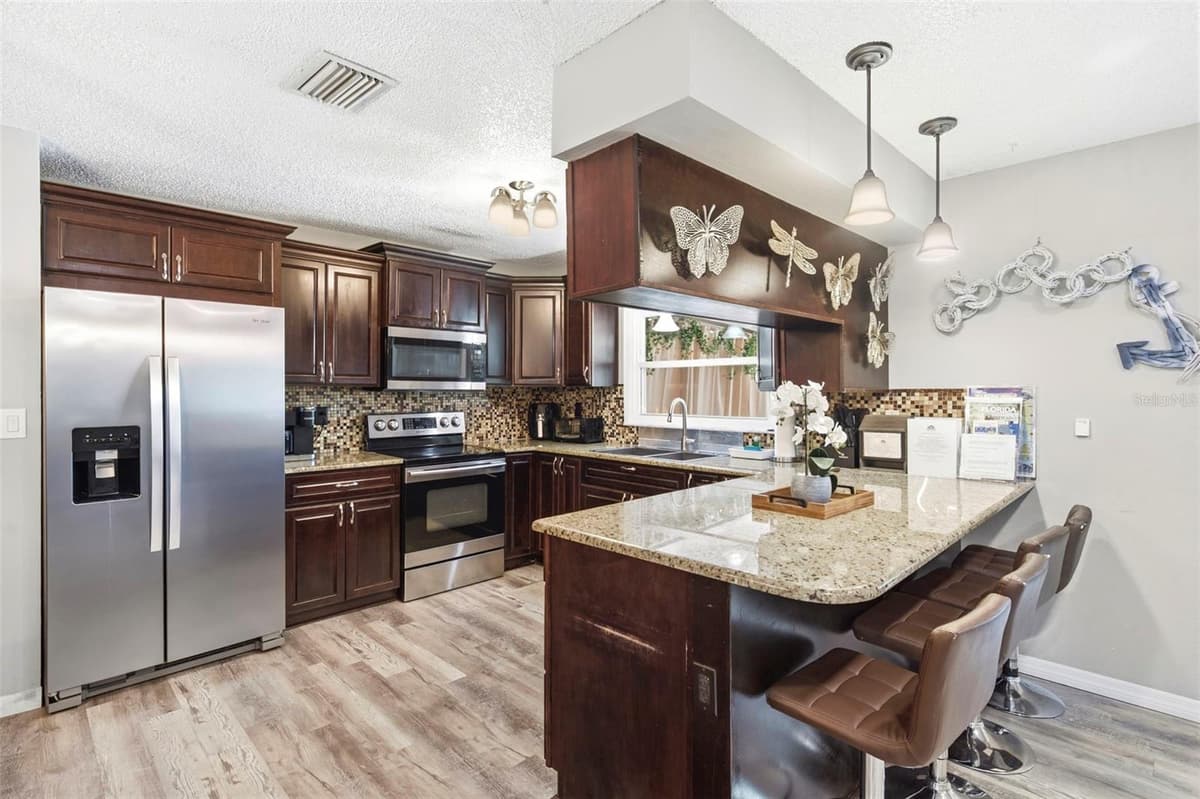 2460 BEACON GROVES BOULEVARD — photo 15 of 66