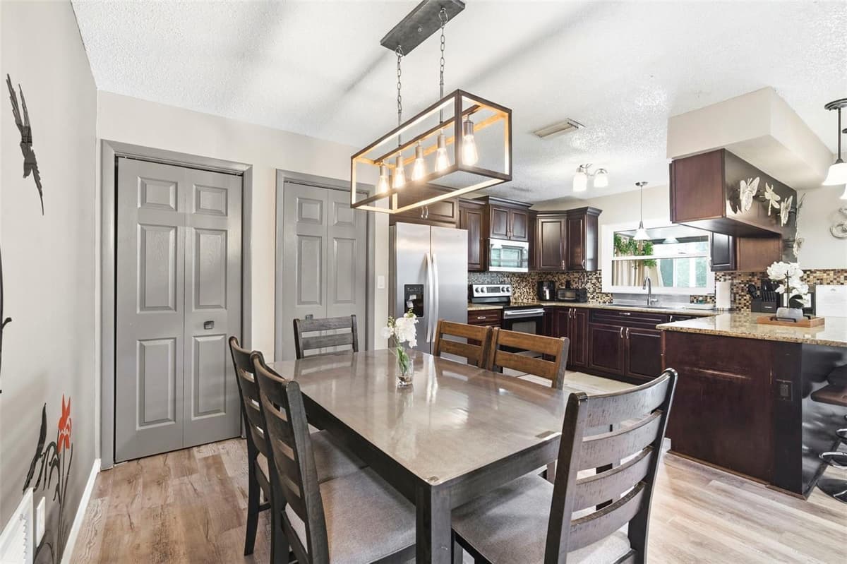 2460 BEACON GROVES BOULEVARD — photo 11 of 66