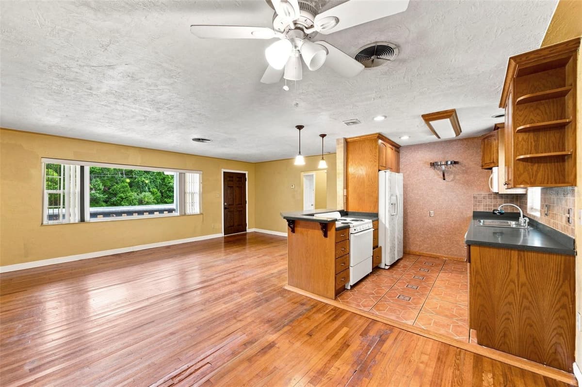 4310 DR MARTIN LUTHER KING JR STREET — photo 7 of 24