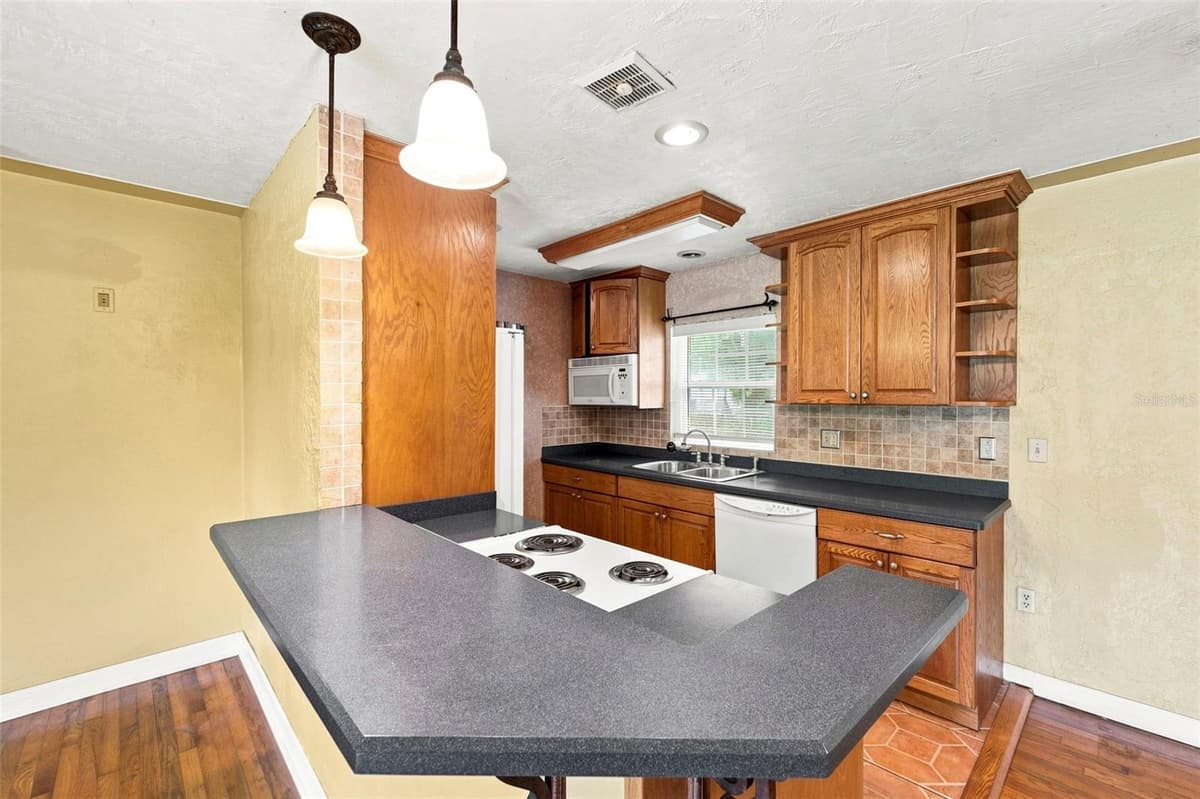 4310 DR MARTIN LUTHER KING JR STREET — photo 8 of 24