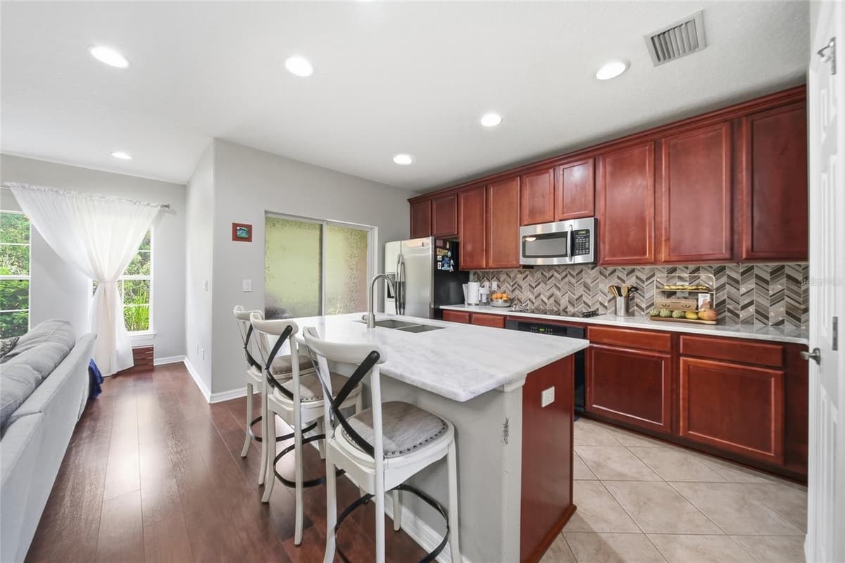 2937 BIRCHCREEK DRIVE — photo 3 of 36