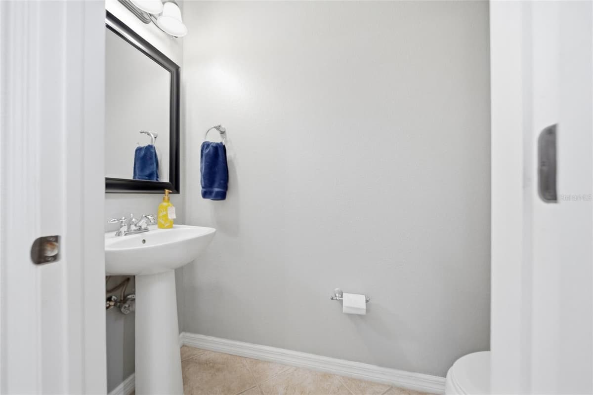 2937 BIRCHCREEK DRIVE — photo 9 of 36