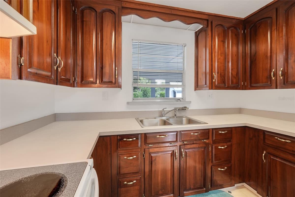 13234 SOUTH CAROLINA AVENUE — photo 14 of 37