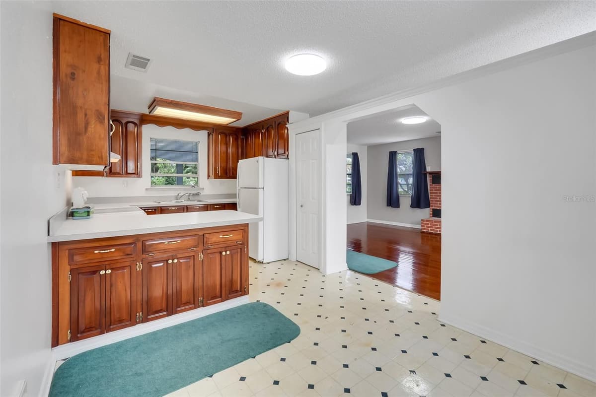 13234 SOUTH CAROLINA AVENUE — photo 15 of 37