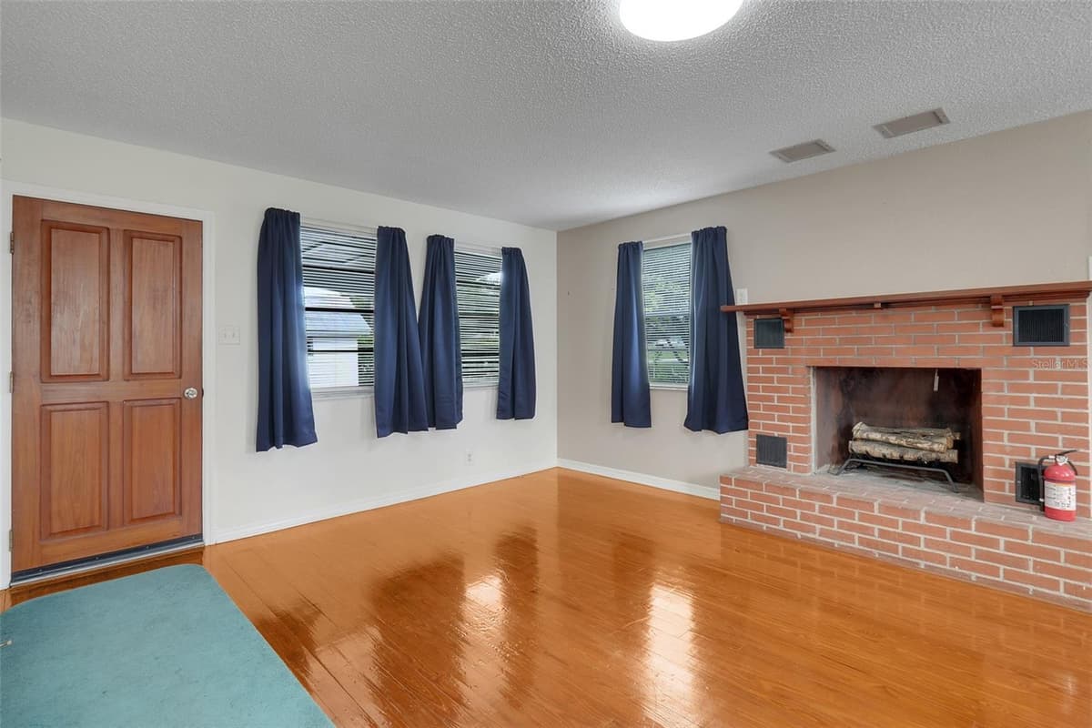 13234 SOUTH CAROLINA AVENUE — photo 9 of 37