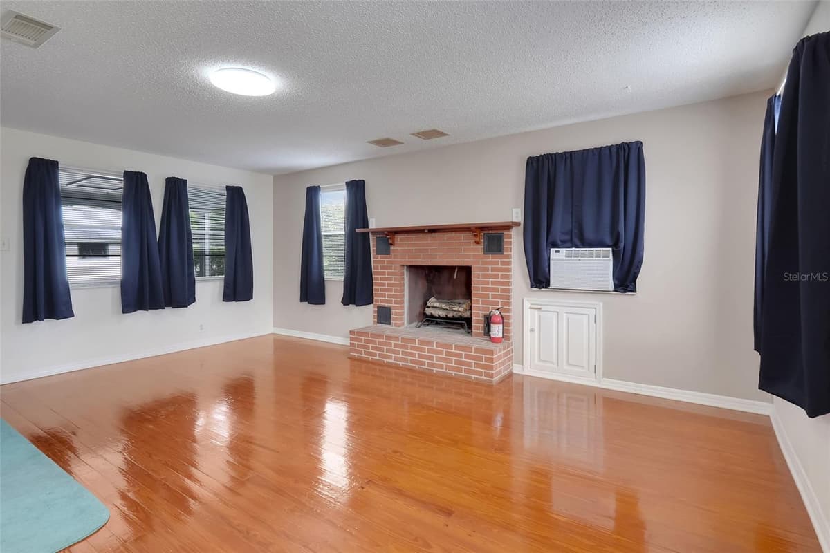 13234 SOUTH CAROLINA AVENUE — photo 10 of 37
