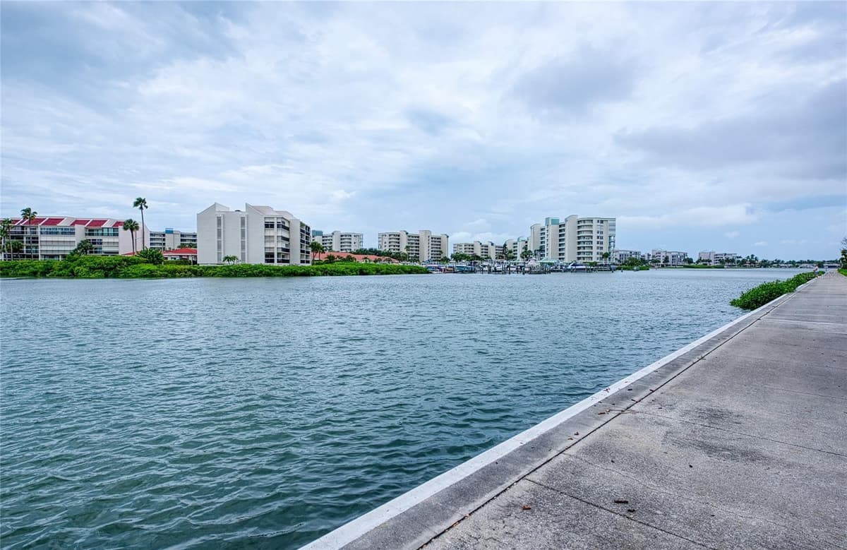 7400 SUN ISLAND DRIVE — photo 42 of 49