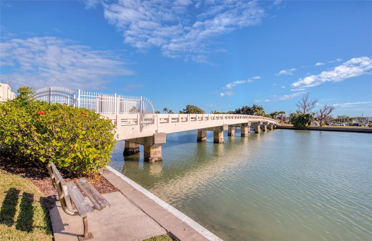 7400 SUN ISLAND DRIVE — photo 48 of 49