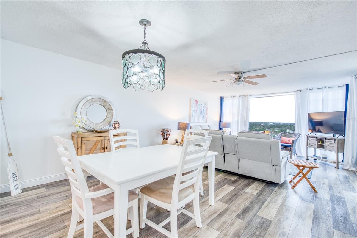 7400 SUN ISLAND DRIVE — photo 16 of 49