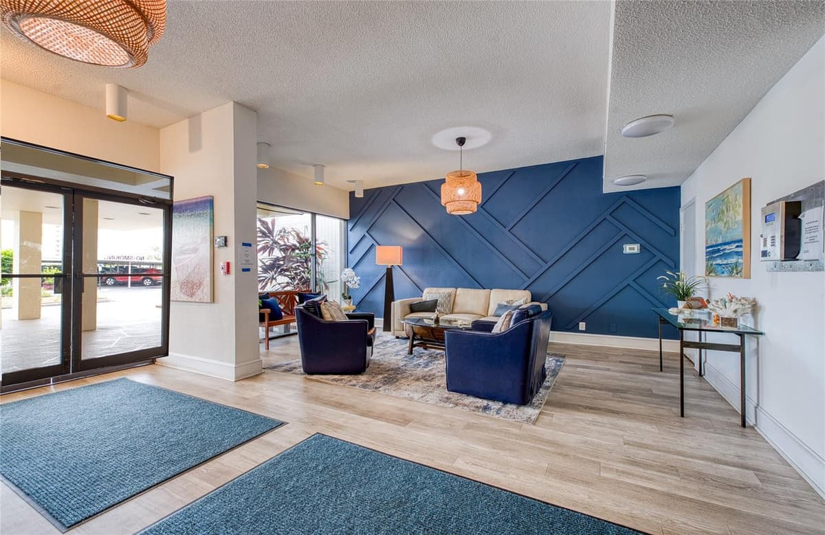 7400 SUN ISLAND DRIVE — photo 6 of 49