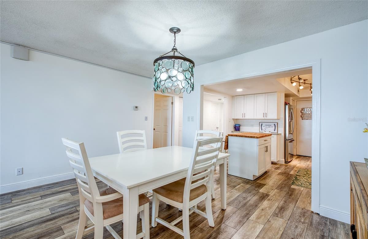 7400 SUN ISLAND DRIVE — photo 15 of 49