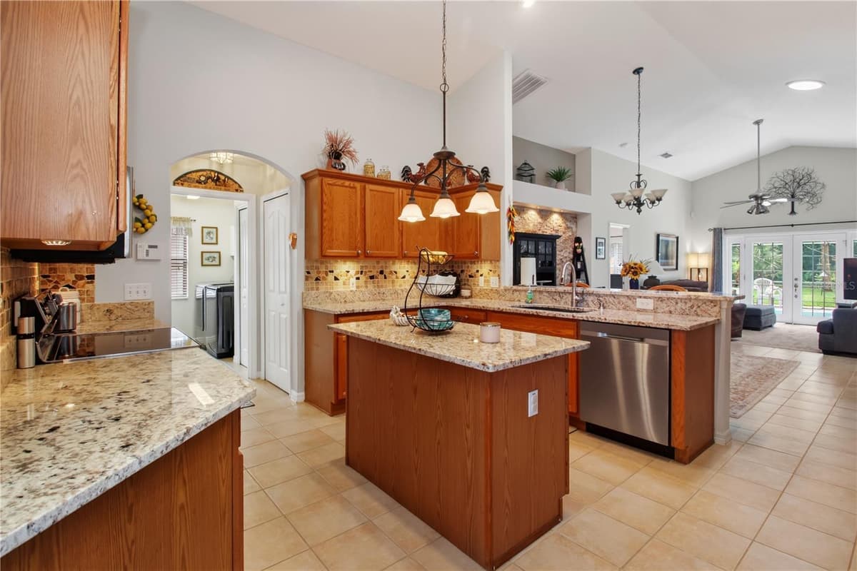 195 BRUSHCREEK DRIVE — photo 8 of 32