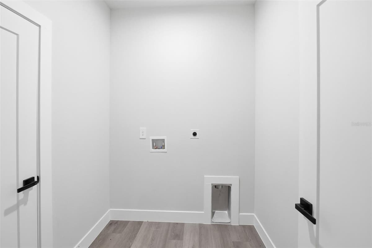 7224 GRANADA BOULEVARD — photo 13 of 30