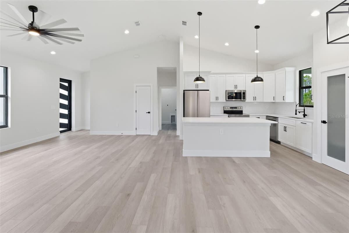 7224 GRANADA BOULEVARD — photo 10 of 30