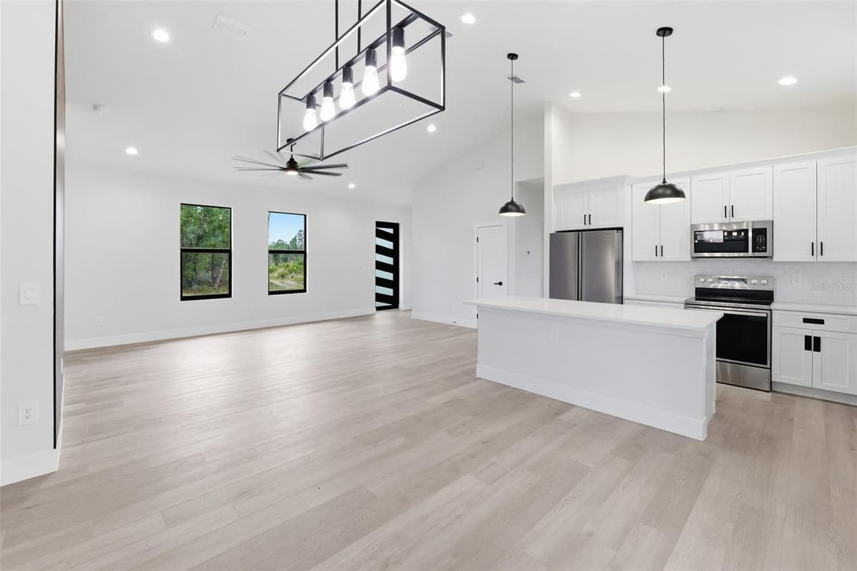 7224 GRANADA BOULEVARD — photo 9 of 30
