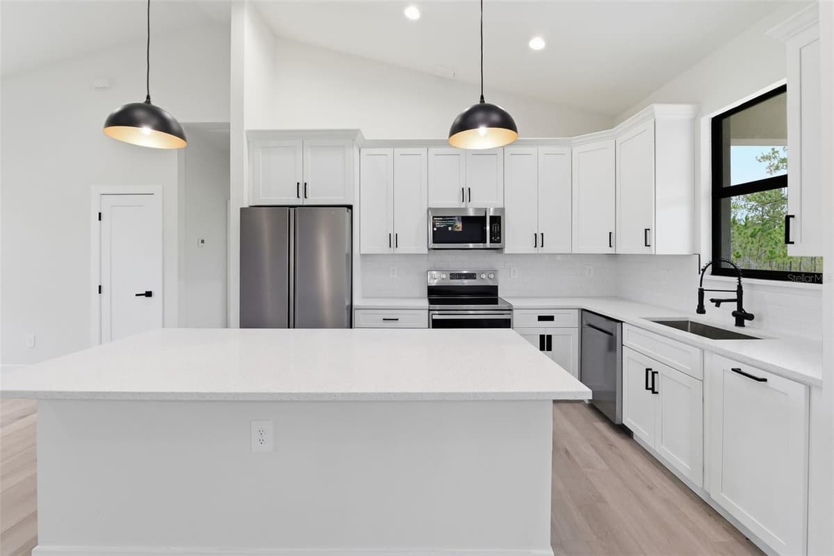 7224 GRANADA BOULEVARD — photo 8 of 30