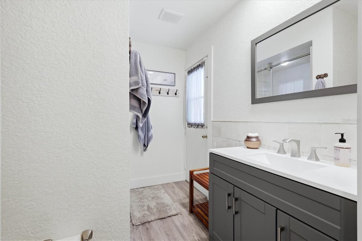 5505 BENEVA WOODS CIRCLE — photo 23 of 38