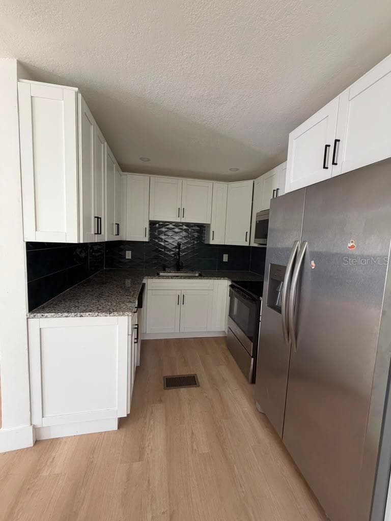 5320 PLUM AVENUE — photo 3 of 28