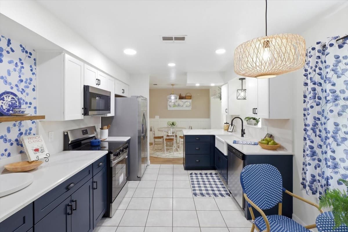 203 LEE STREET — photo 16 of 33