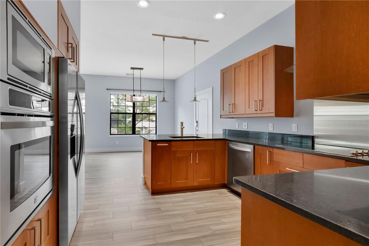 2251 NAIRN DRIVE — photo 11 of 38