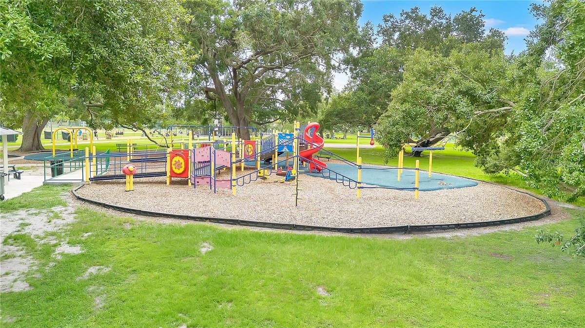 2251 NAIRN DRIVE — photo 37 of 38