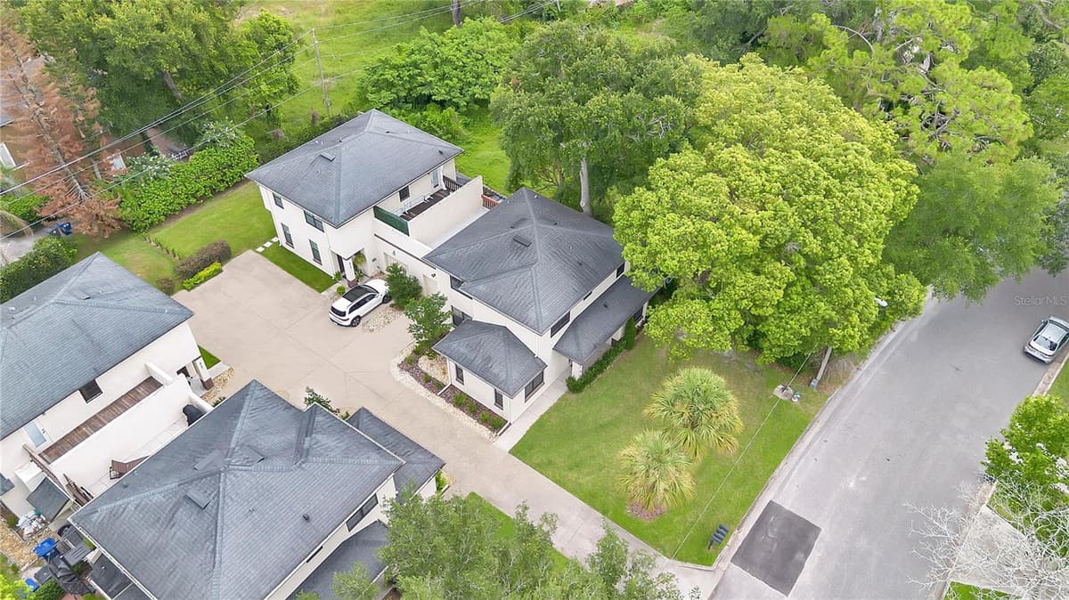 2251 NAIRN DRIVE — photo 33 of 38