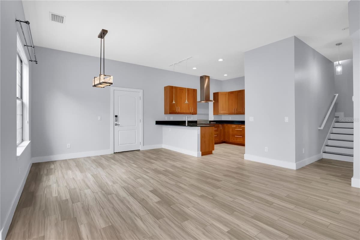 2251 NAIRN DRIVE — photo 12 of 38