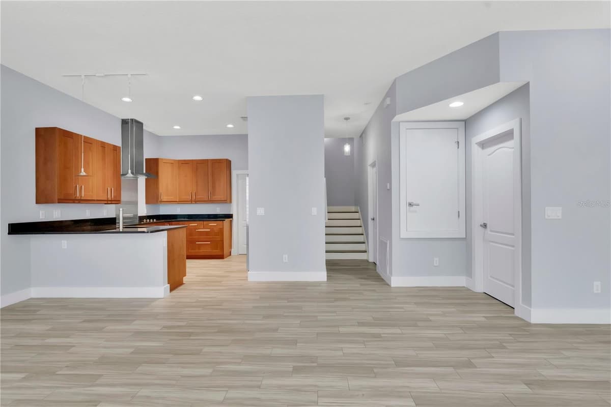 2251 NAIRN DRIVE — photo 13 of 38