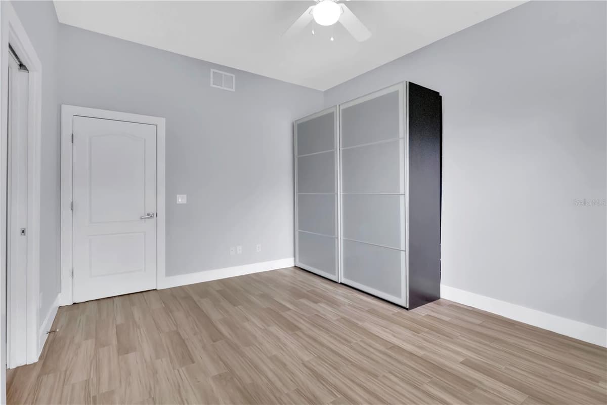 2251 NAIRN DRIVE — photo 15 of 38