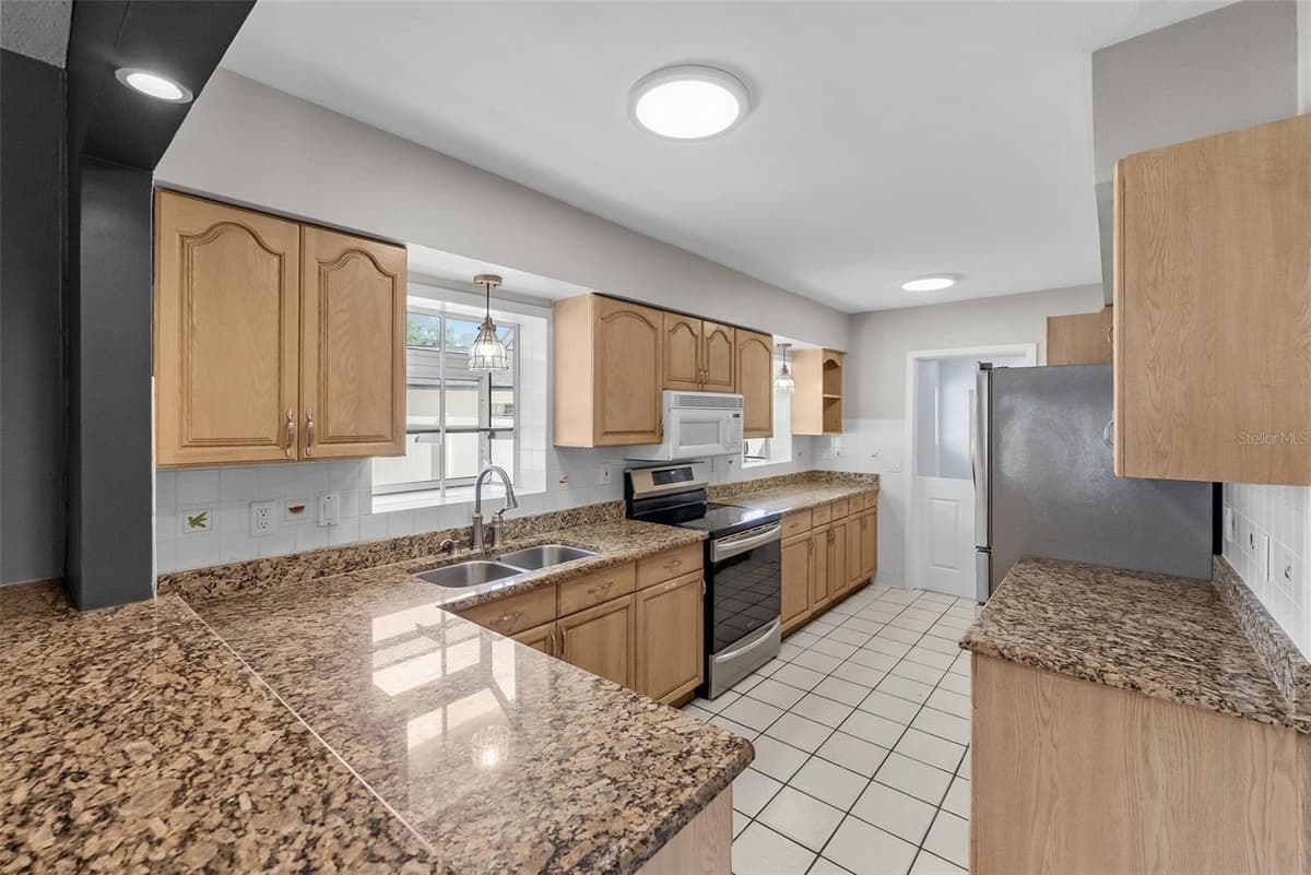 7002 APPLEWOOD COURT — photo 13 of 66