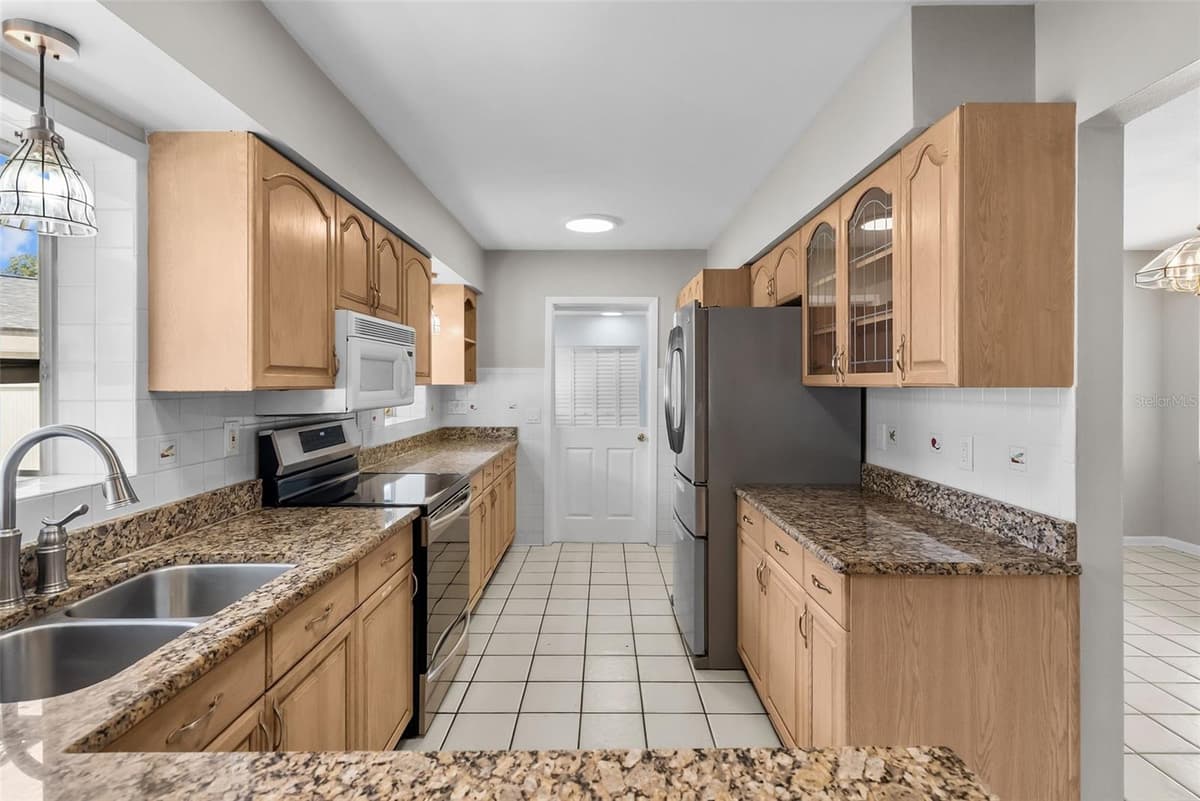 7002 APPLEWOOD COURT — photo 14 of 66