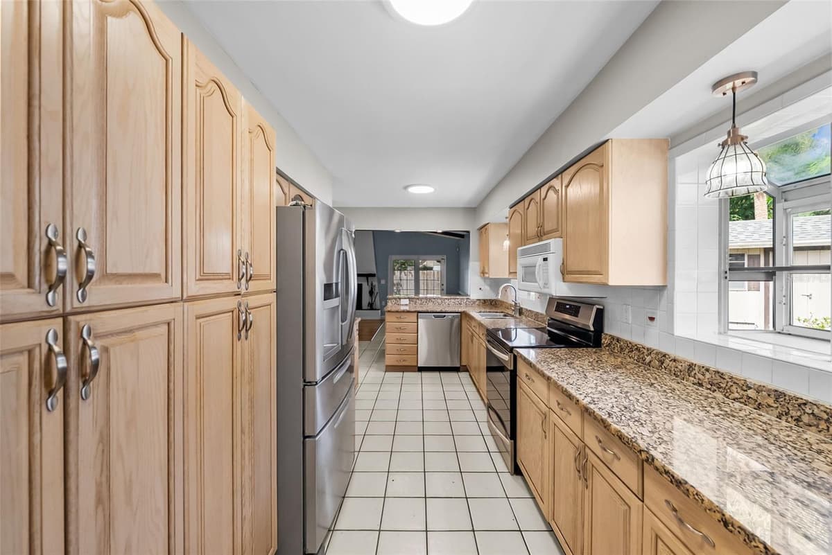 7002 APPLEWOOD COURT — photo 16 of 66