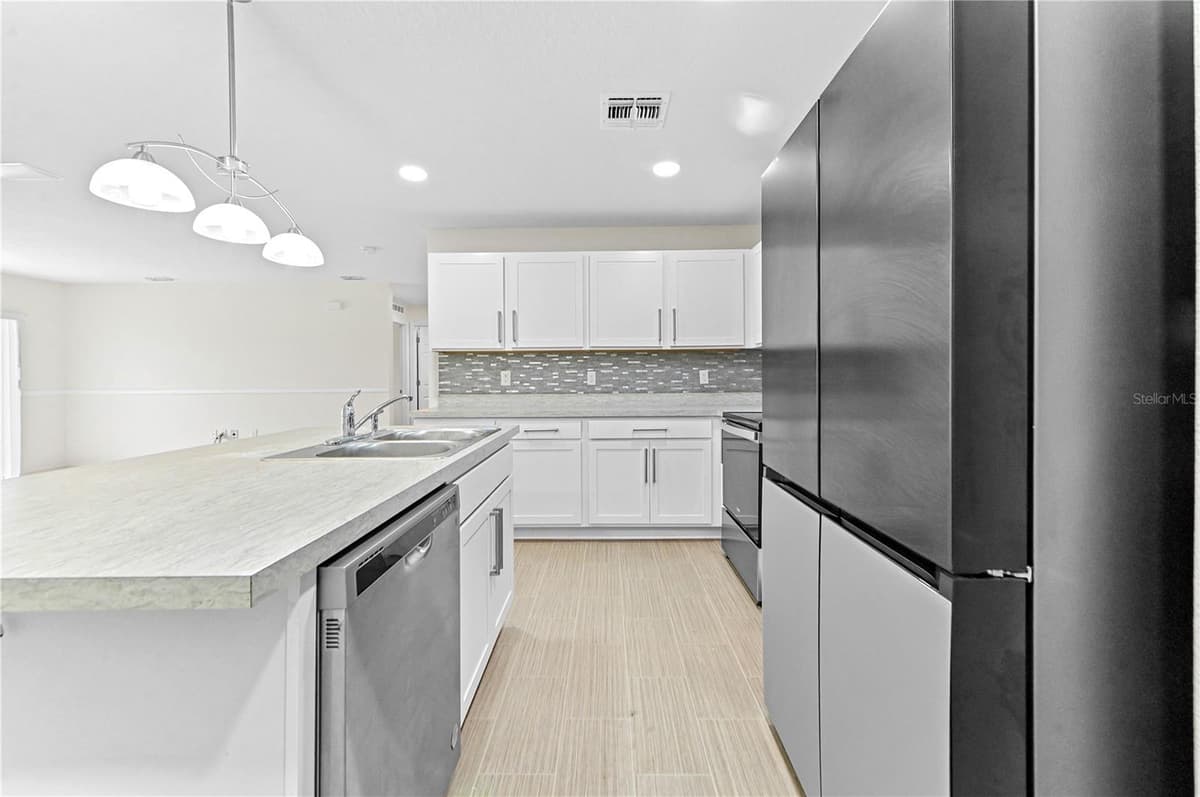 361 THORNHILL DRIVE — photo 12 of 37