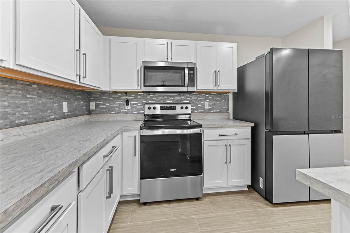 361 THORNHILL DRIVE — photo 10 of 37