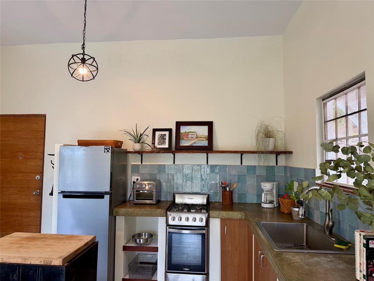 311 VILLA BORINQUEN — photo 6 of 25