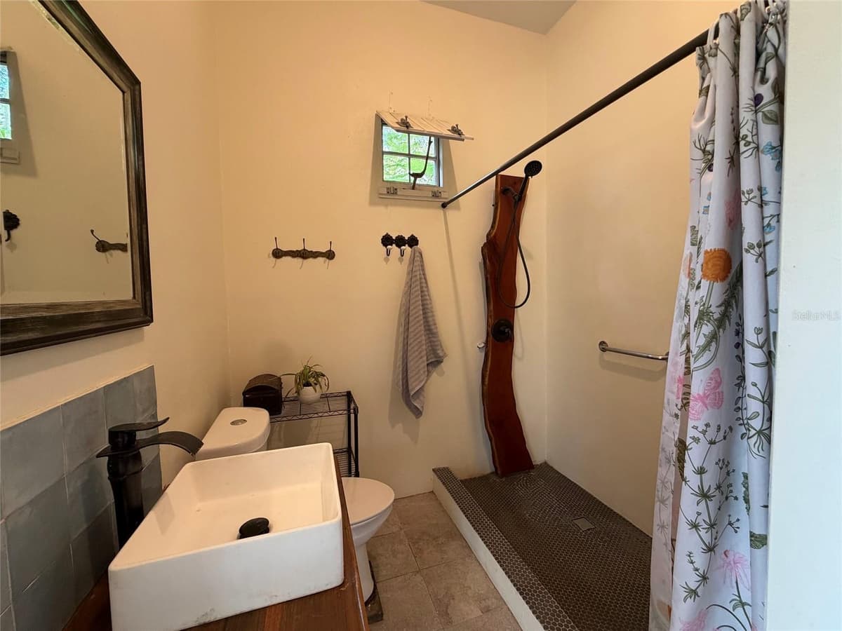 311 VILLA BORINQUEN — photo 18 of 25