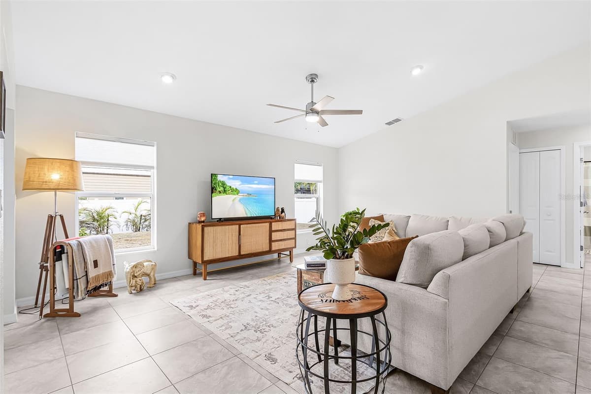 10317 WILLIG AVENUE — photo 4 of 31