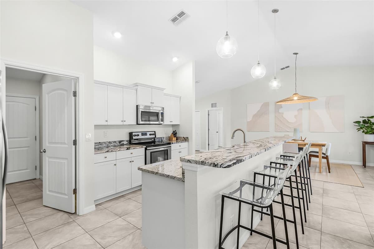 10317 WILLIG AVENUE — photo 9 of 31