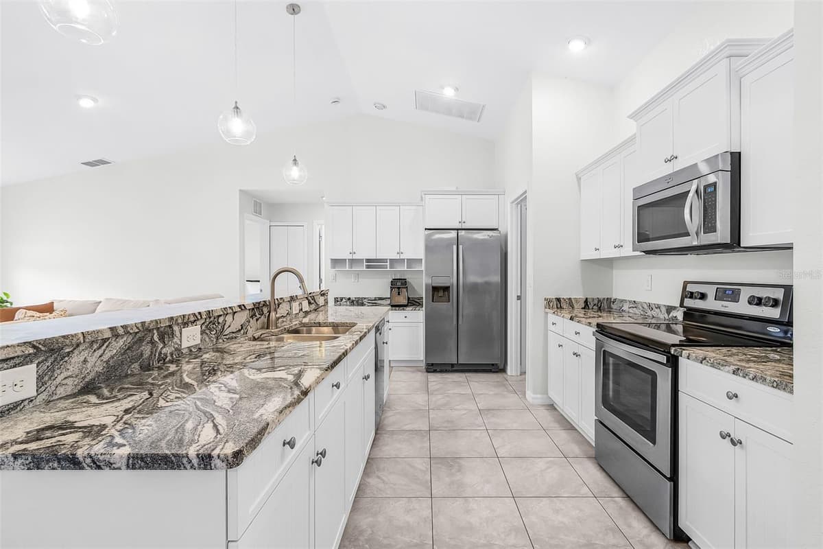 10317 WILLIG AVENUE — photo 8 of 31