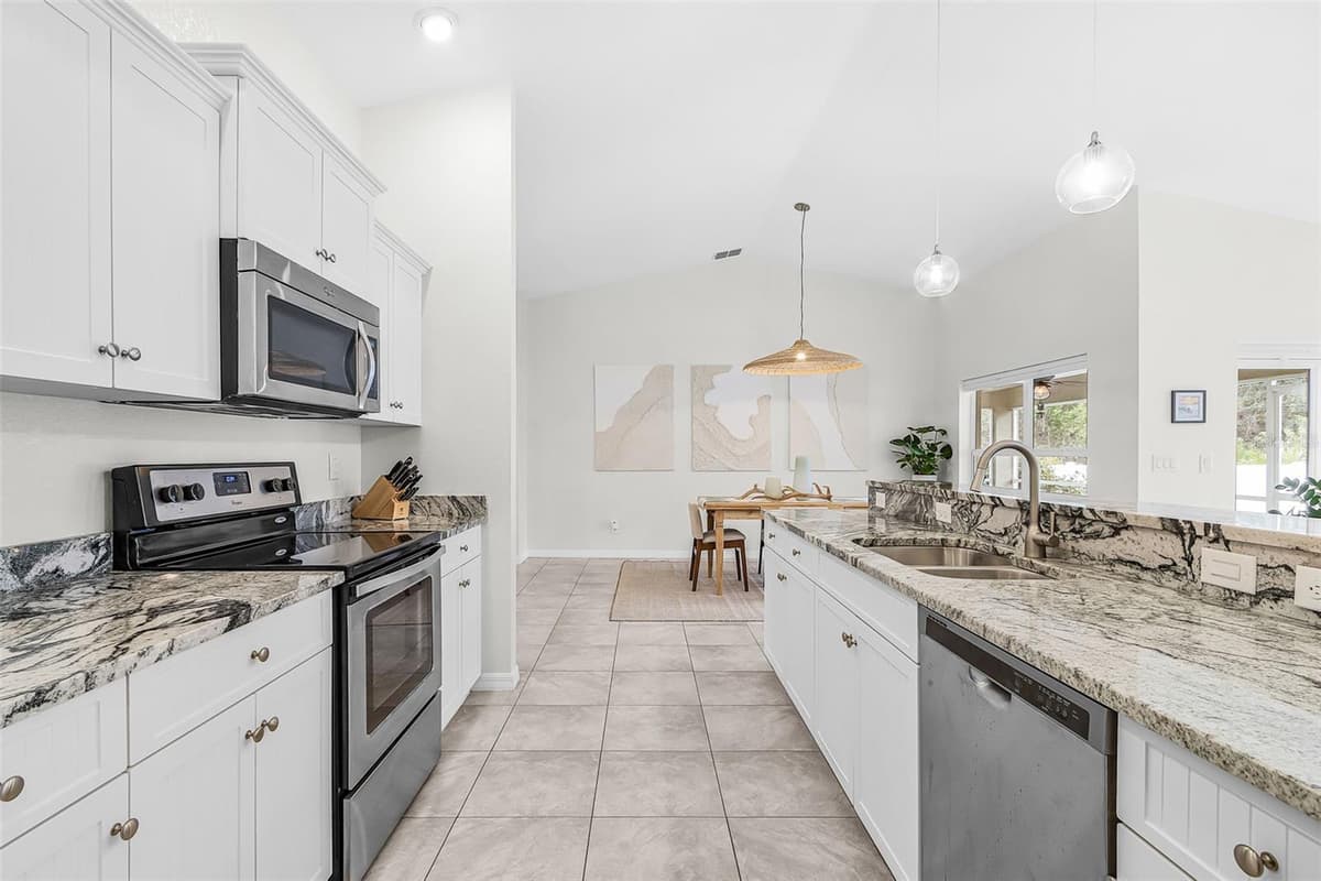 10317 WILLIG AVENUE — photo 10 of 31