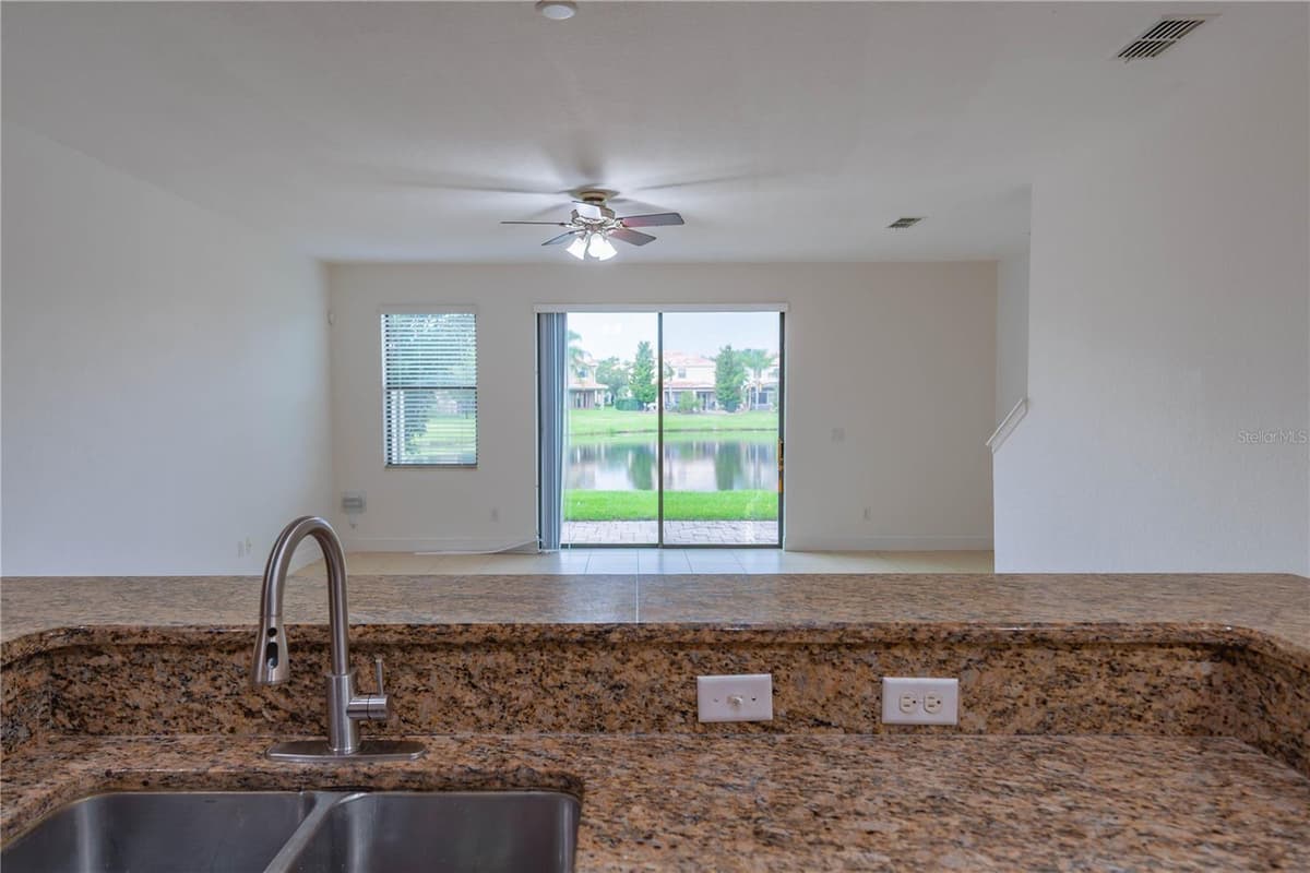 8358 KELSALL DRIVE — photo 5 of 23