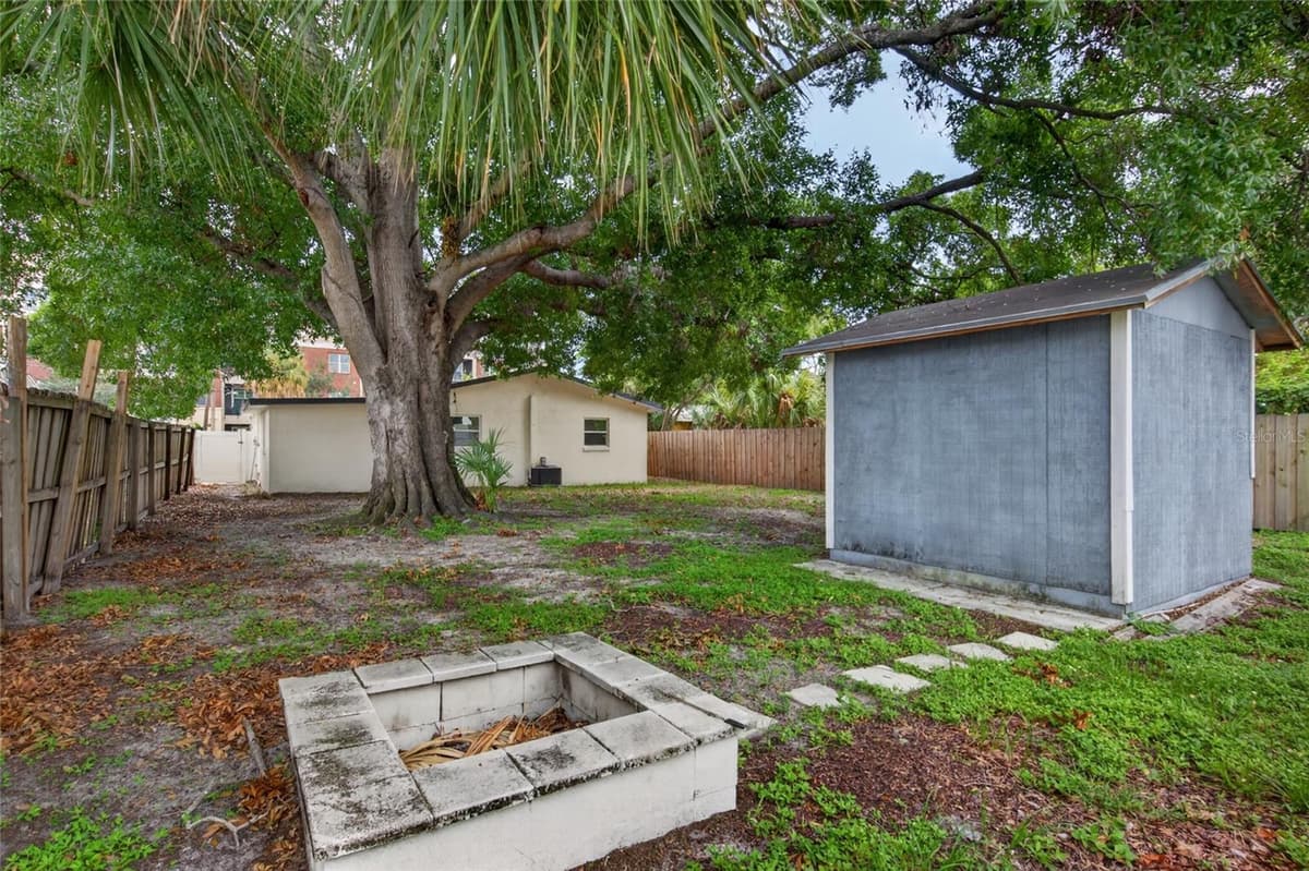 1610 LOIS AVENUE — photo 32 of 34