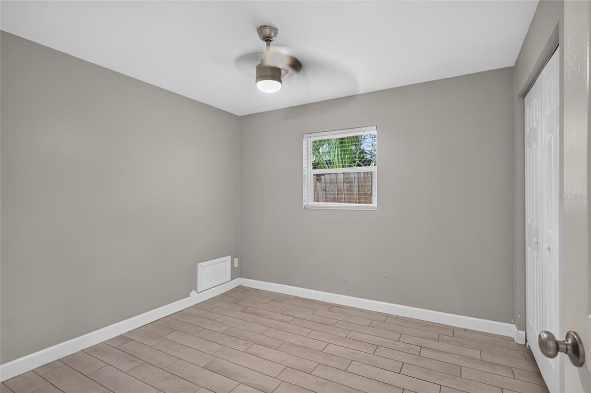 1610 LOIS AVENUE — photo 25 of 34