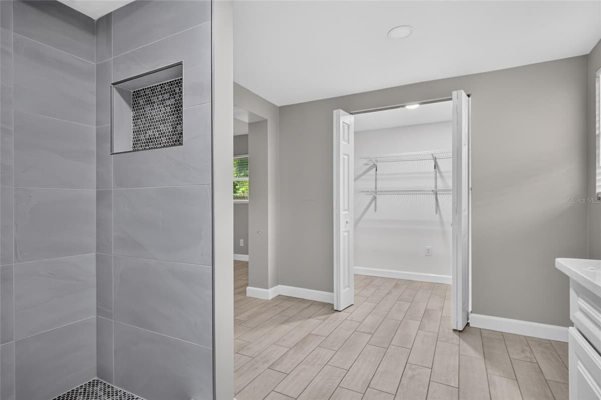 1610 LOIS AVENUE — photo 24 of 34